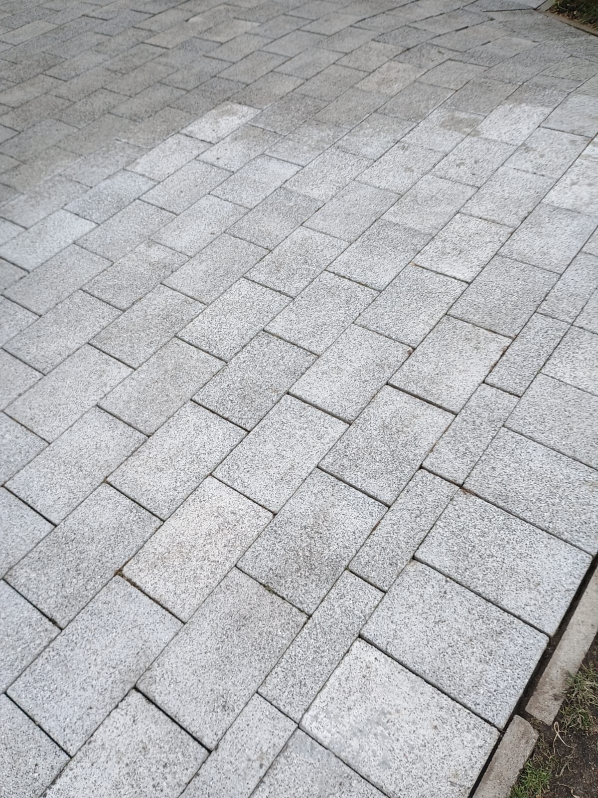 driveway-and-patio-cleaning-yellowstone-paving-ltd-01-small