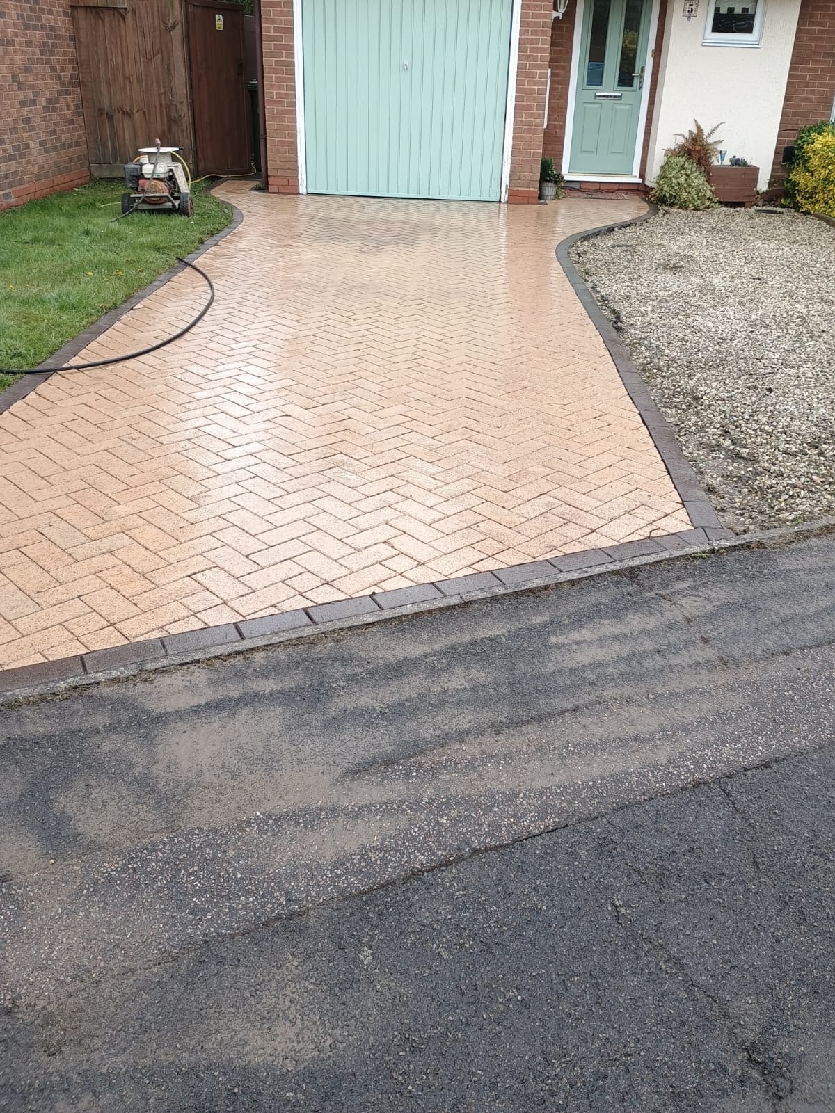 driveway-and-patio-cleaning-yellowstone-paving-ltd-09-small