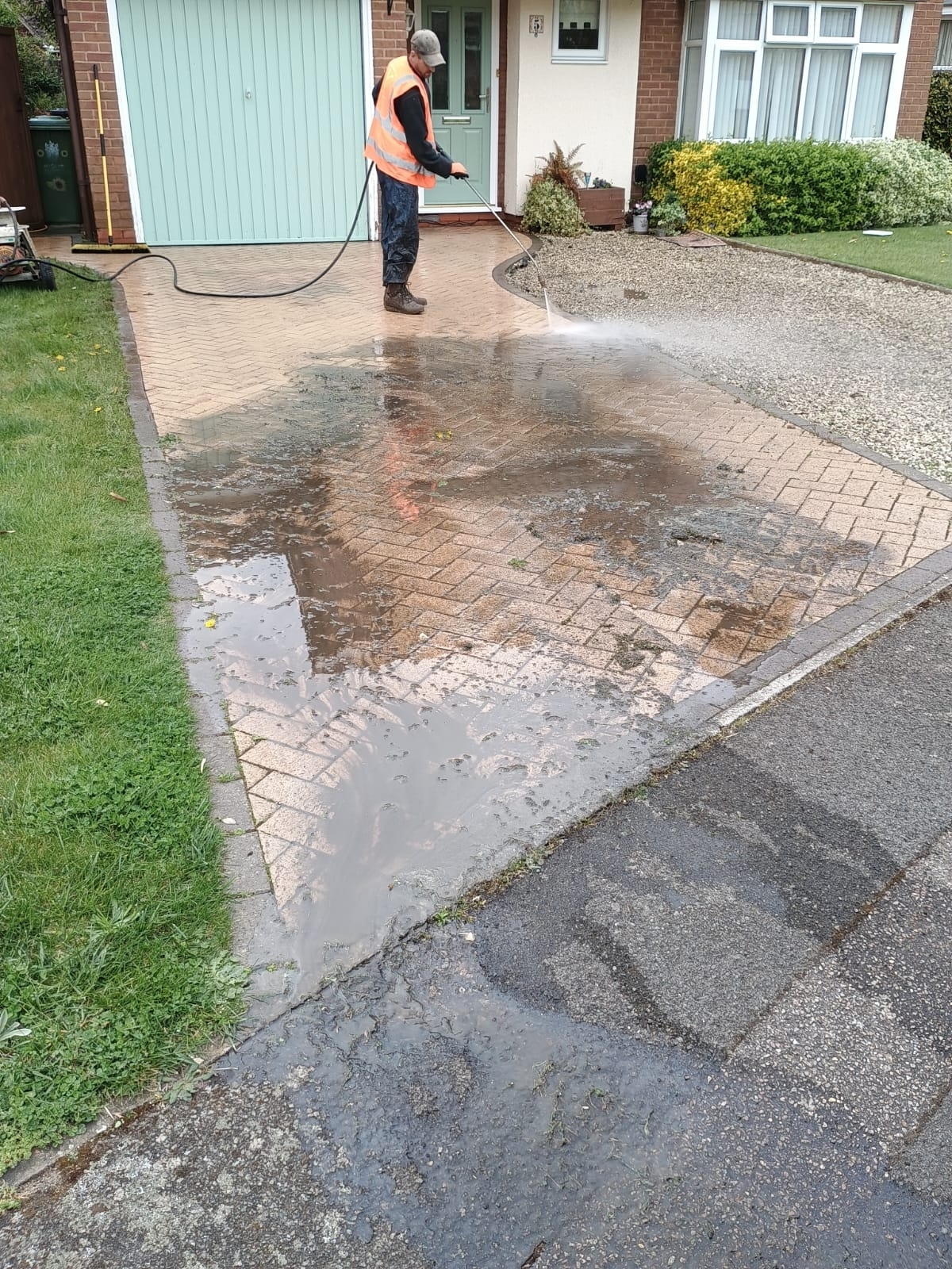 driveway-and-patio-cleaning-yellowstone-paving-ltd-15-small