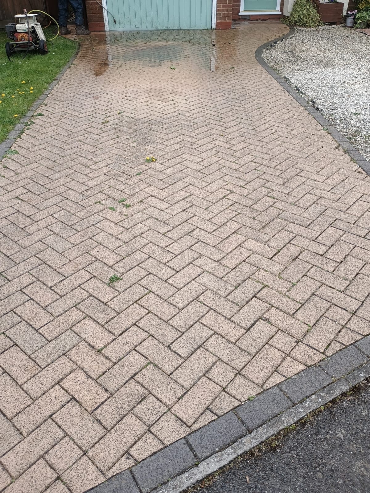 driveway-and-patio-cleaning-yellowstone-paving-ltd-16-small