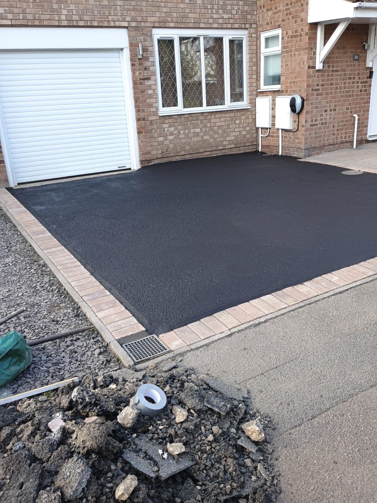 tarmac-repair-with-block-edgings-installed3-small