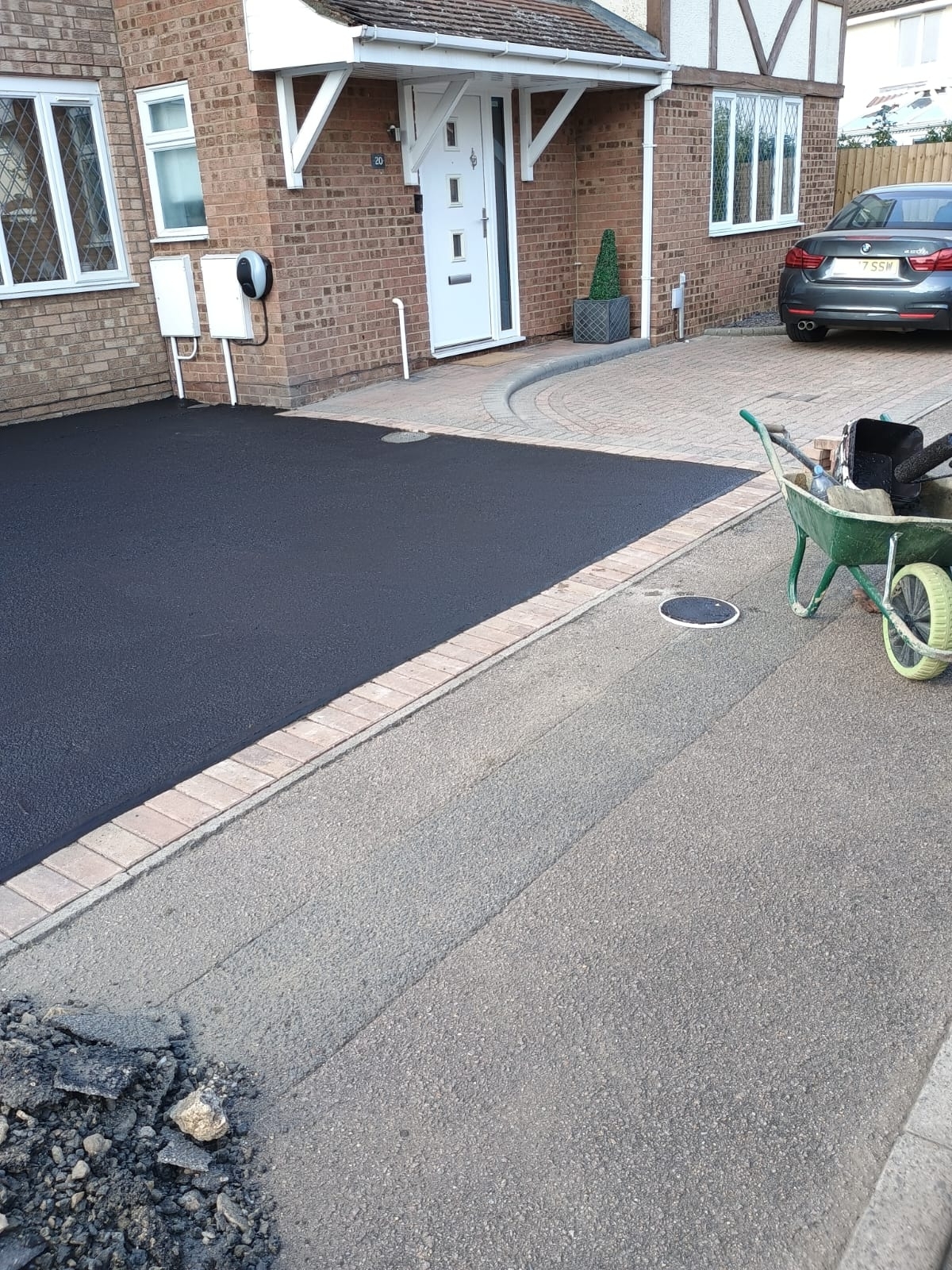 tarmac-repair-with-block-edgings-installed4-small
