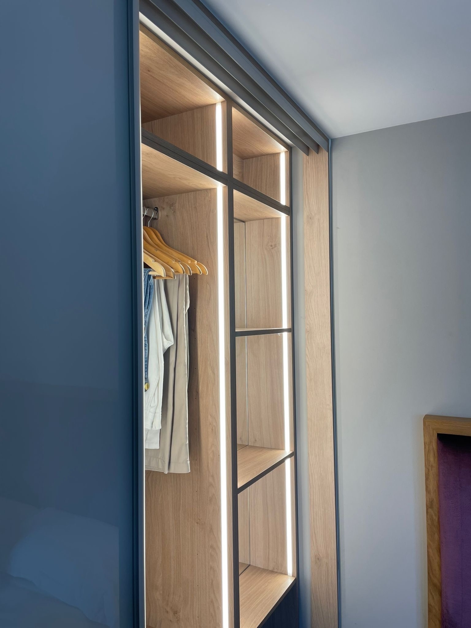 bespoke-modern-fitted-wardrobe-wb-carpentry1-small