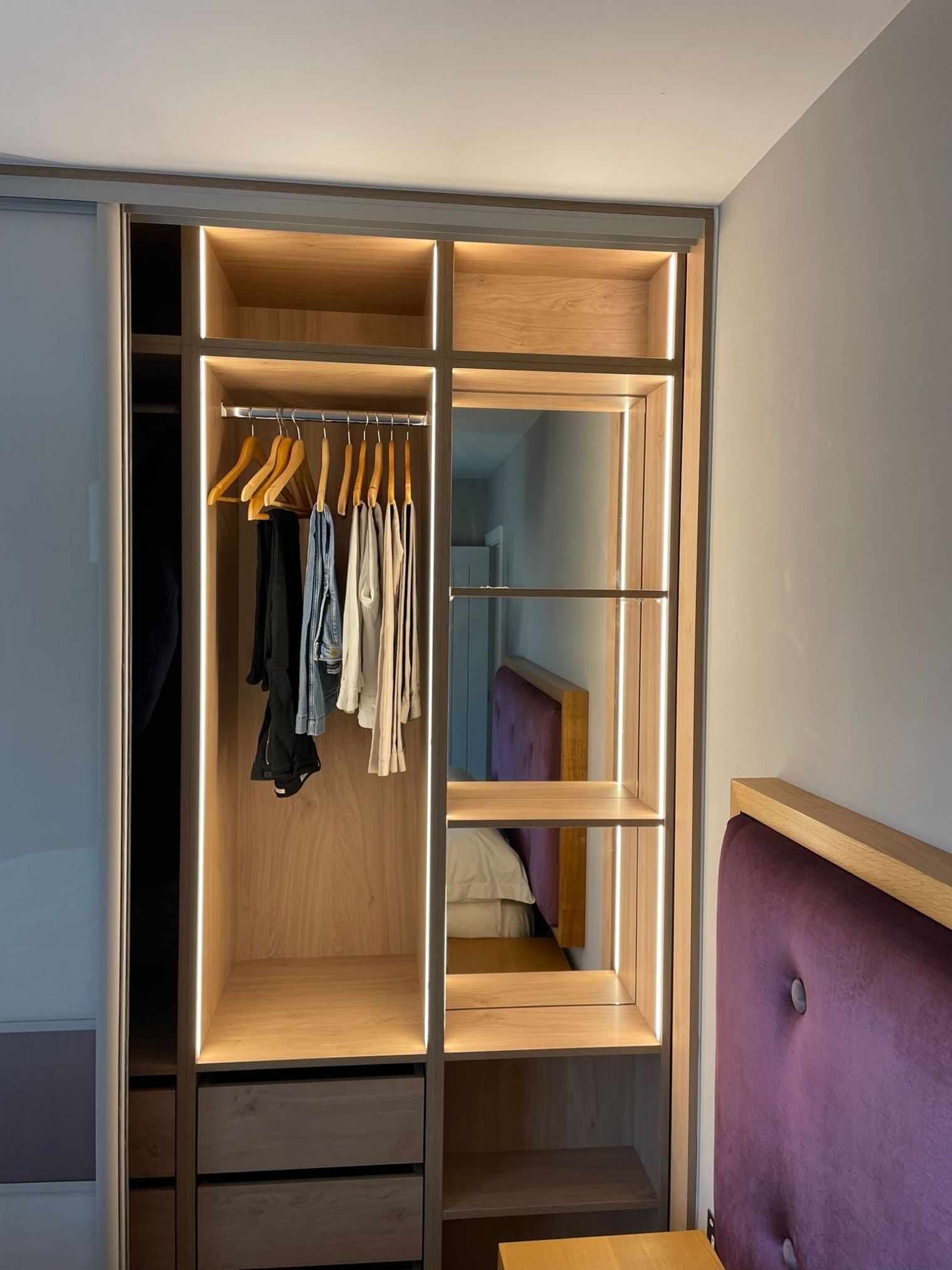 bespoke-modern-fitted-wardrobe-wb-carpentry5-small