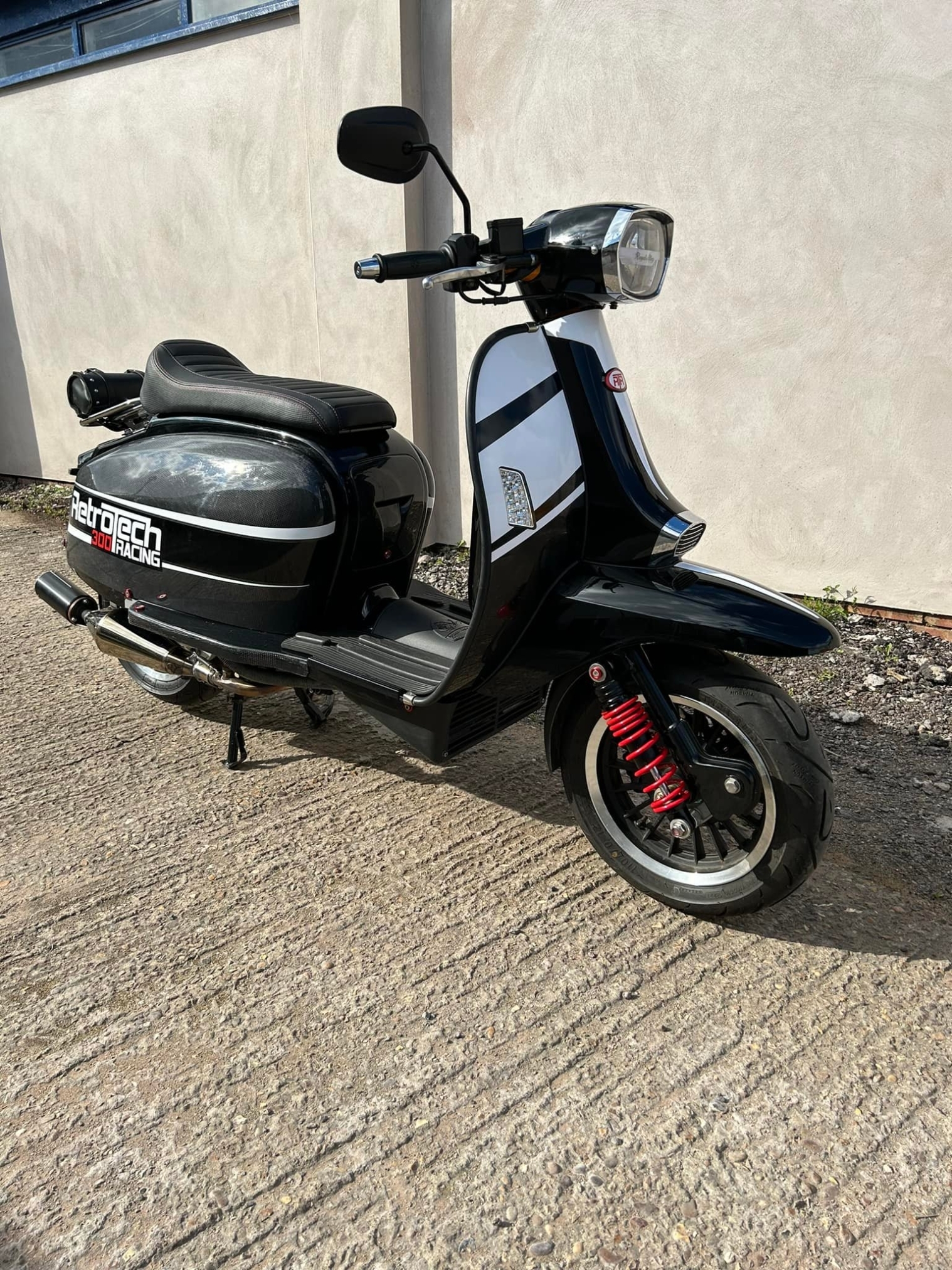 customised-scomadi-scooter-builds-retrotech-racing-15-small