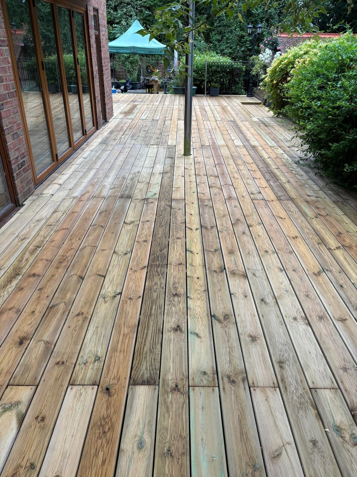 pine-decking-fitted-in-bourne-end-01-small