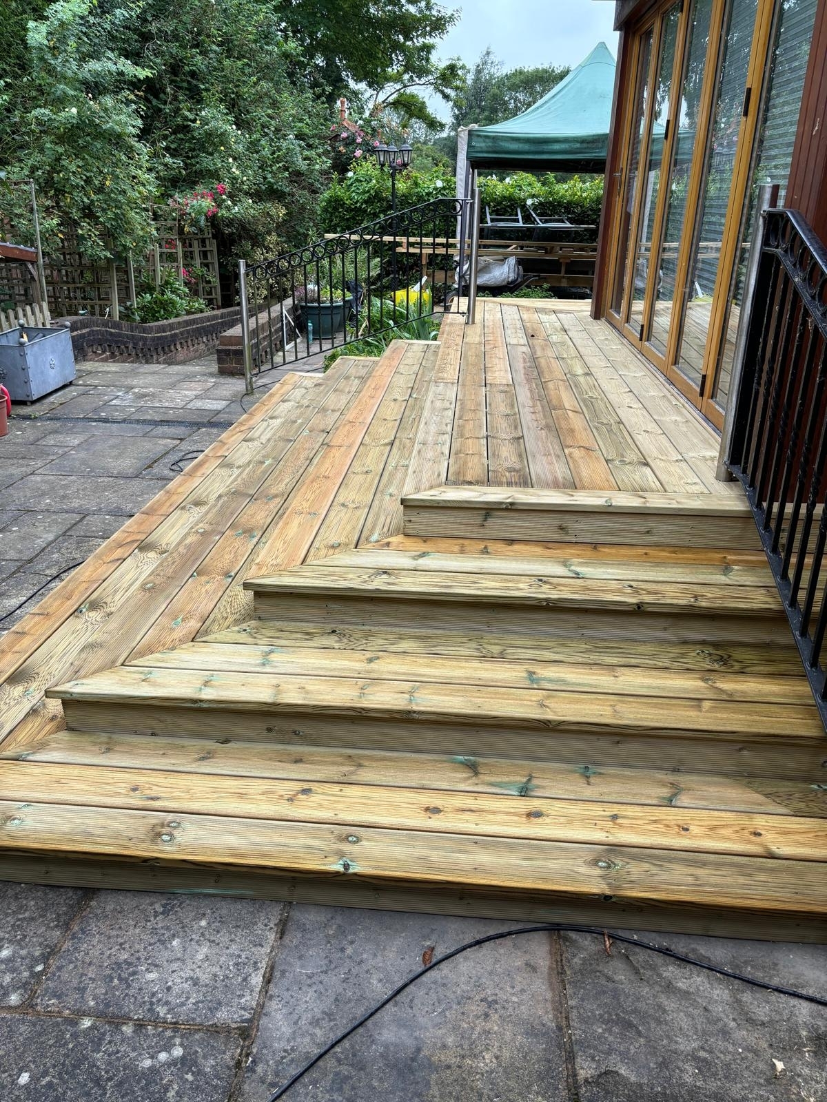 pine-decking-fitted-in-bourne-end-03-small