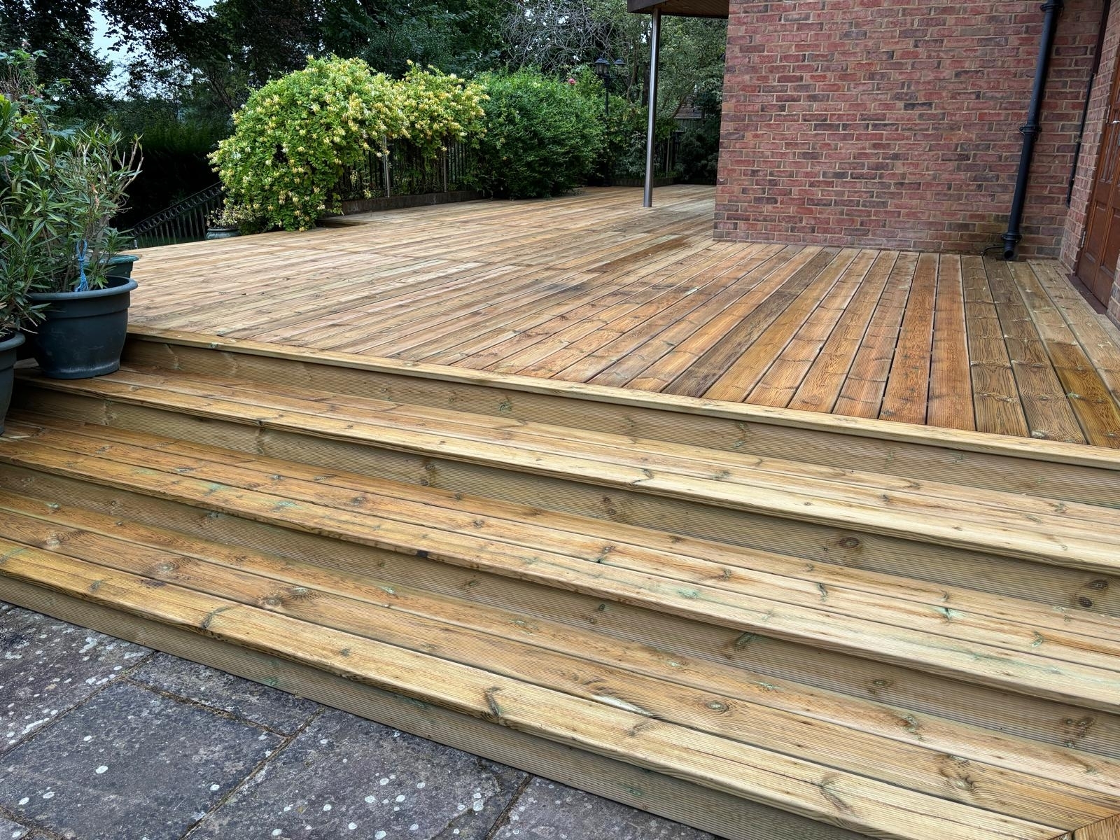 pine-decking-fitted-in-bourne-end-04-small