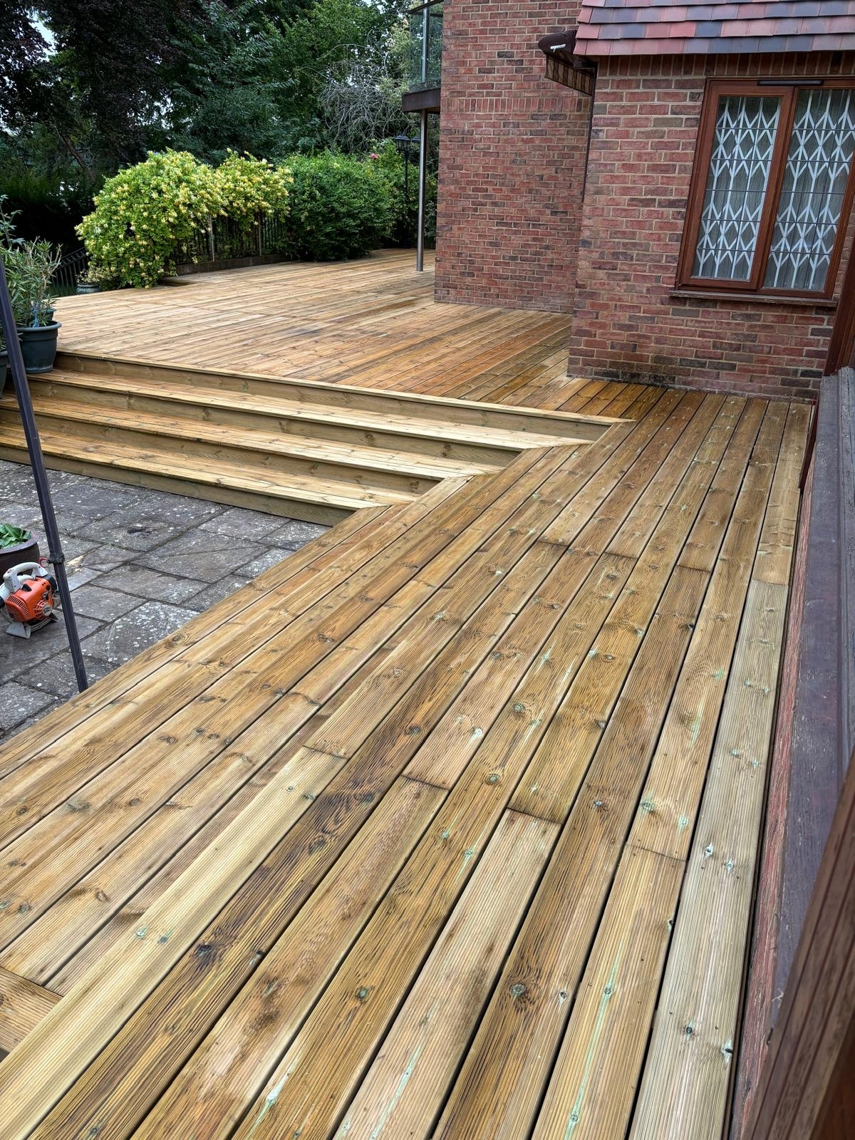 pine-decking-fitted-in-bourne-end-05-small