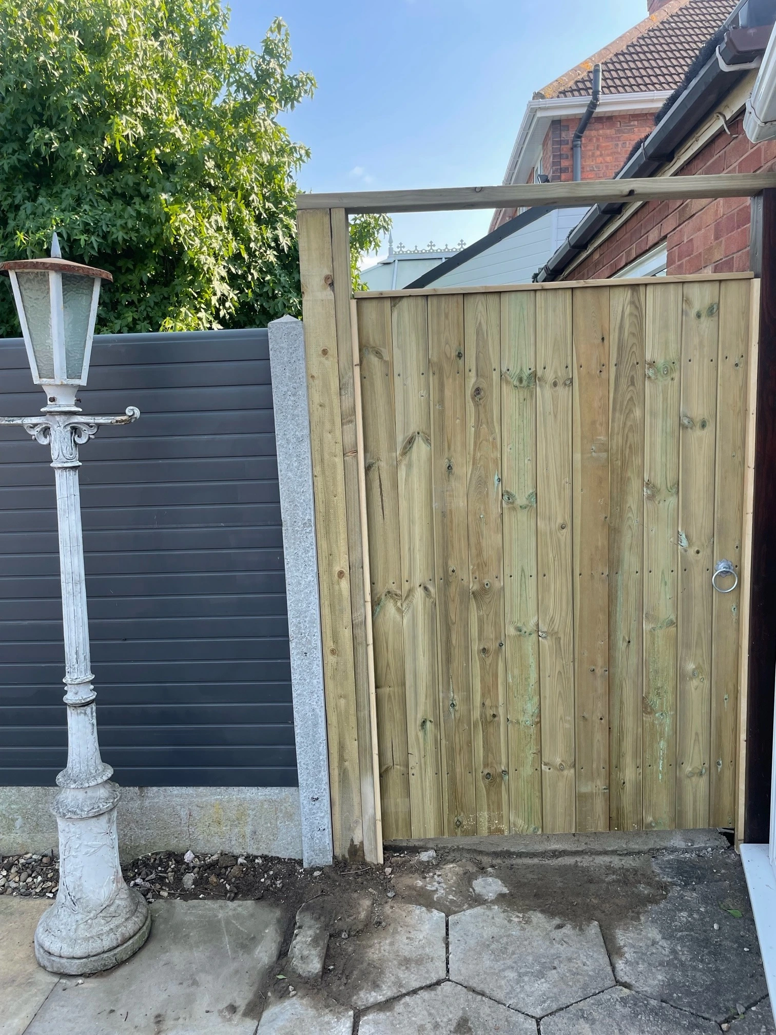 Composite Fencing And Gate 01