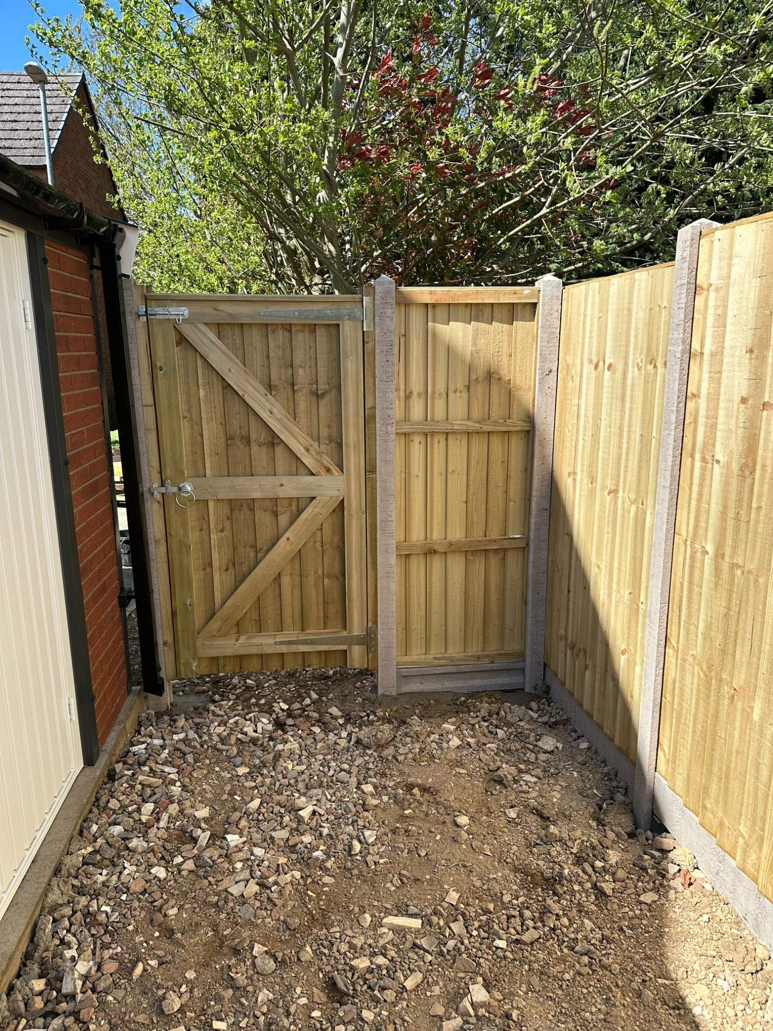 fencing-company-northampton-nb-decking-1-small