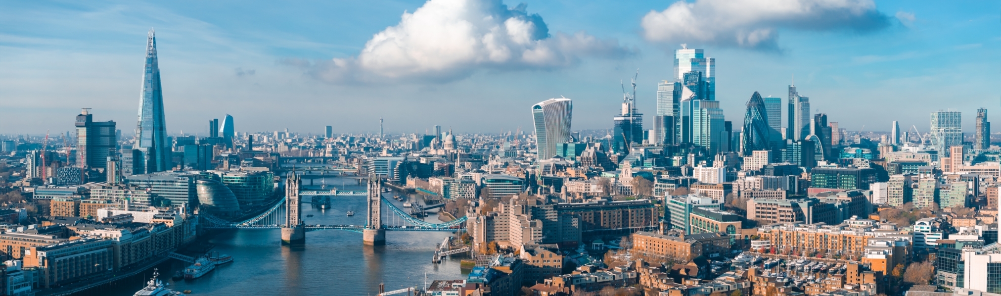 vecteezy-aerial-view-of-the-iconic-tower-bridge-connecting-londong-38917013-small