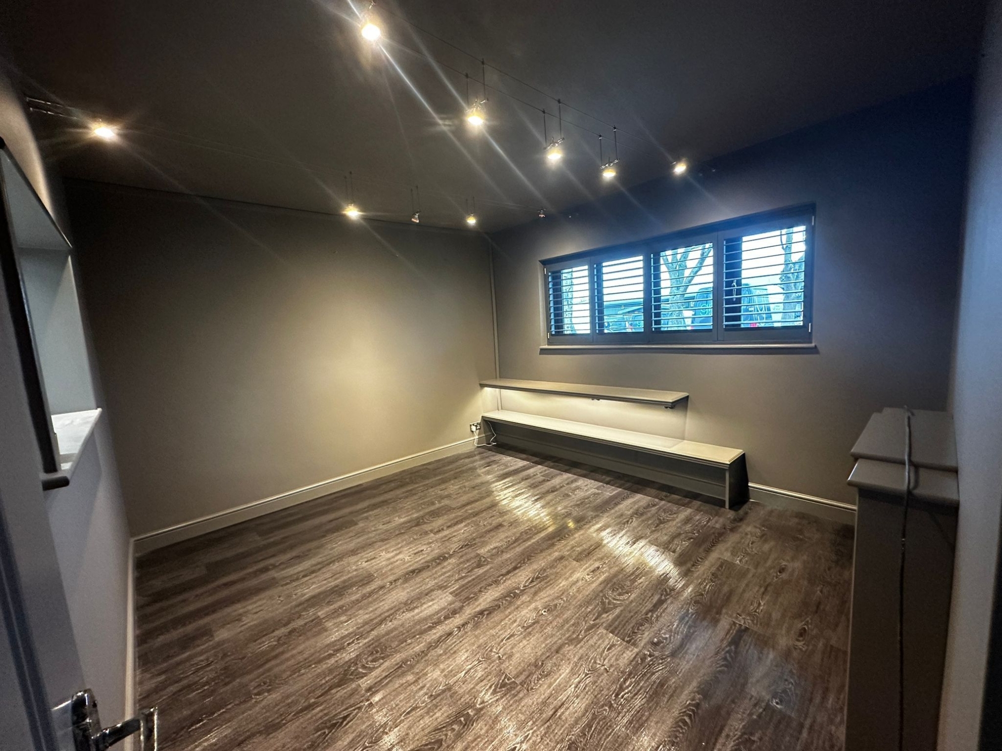 Tasting Room Hall Wc Decorating Catering Company Stadhampton 02 Xlarge