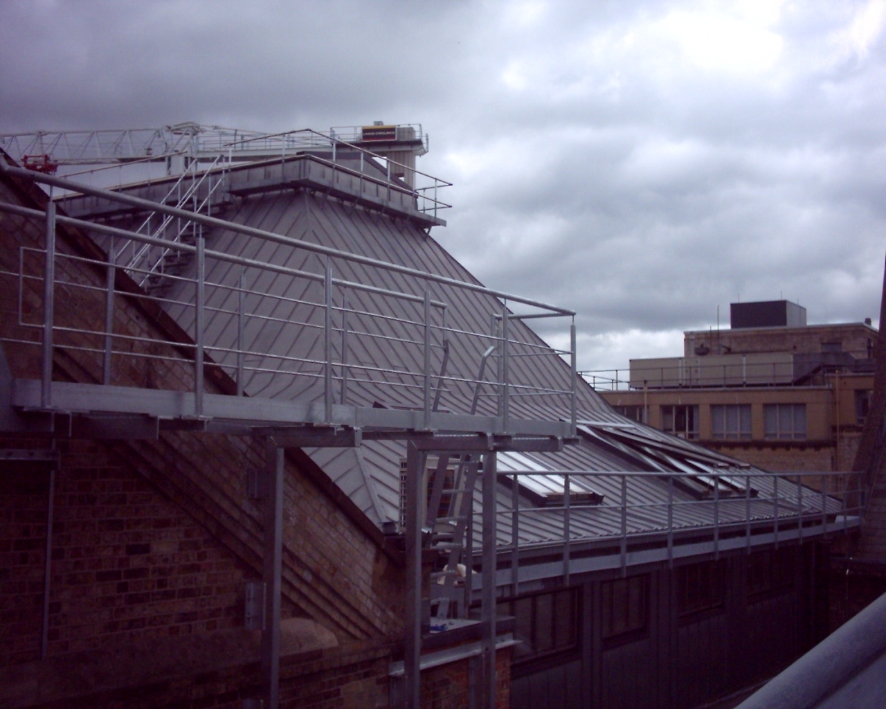 beards-rooftop-walkways-by-tp-steelwork-ltd-03-small