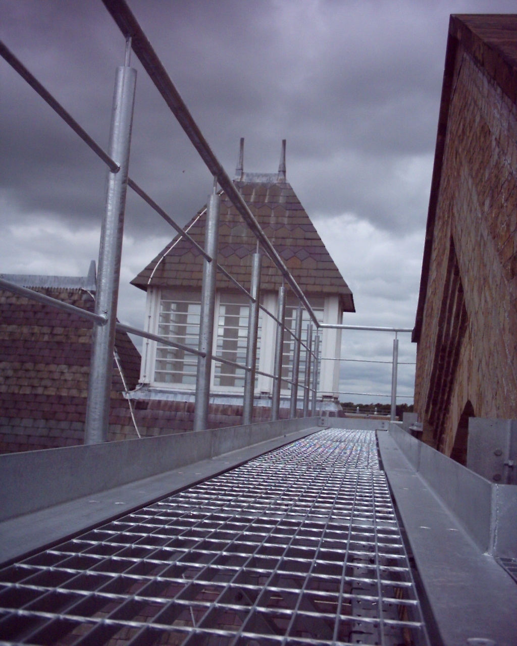 beards-rooftop-walkways-by-tp-steelwork-ltd-07-small