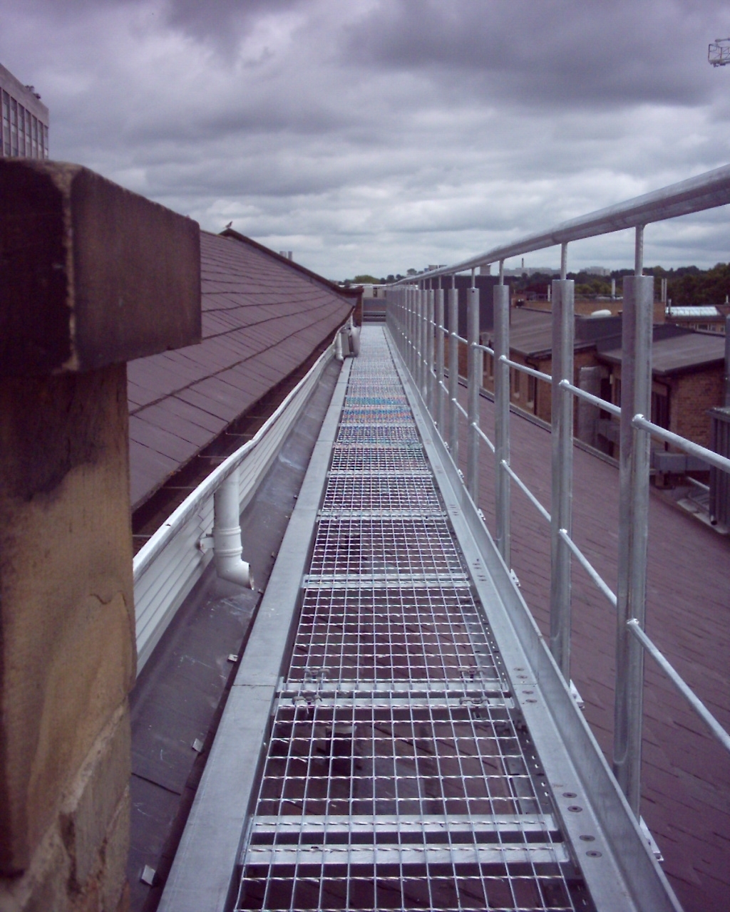 beards-rooftop-walkways-by-tp-steelwork-ltd-09-small