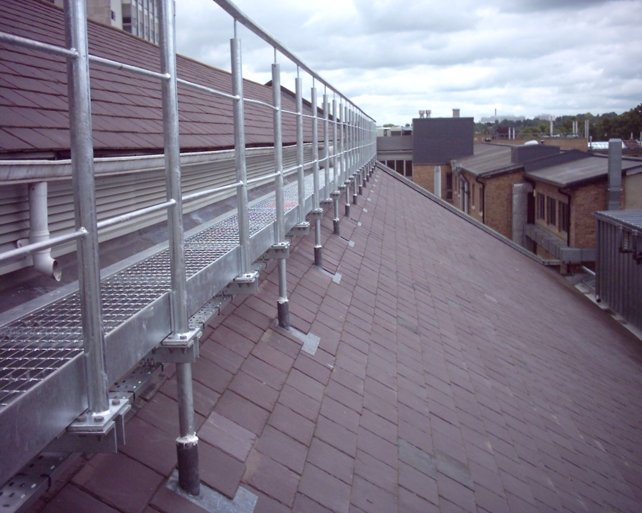 beards-rooftop-walkways-by-tp-steelwork-ltd-15-small