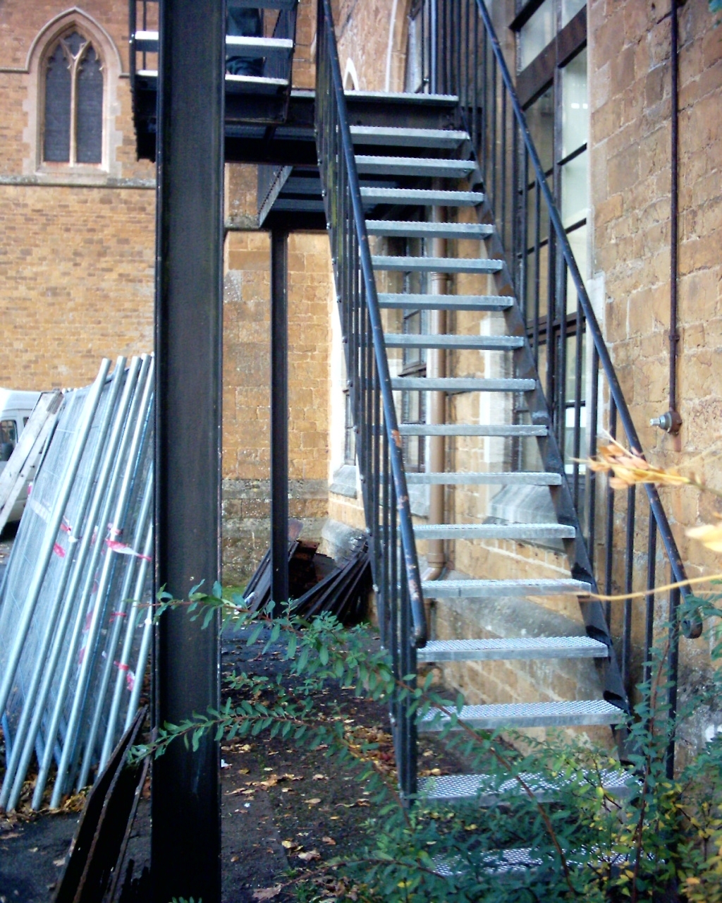 fire-escape-at-bloxham-school-by-tp-steelwork-ltd-02-small