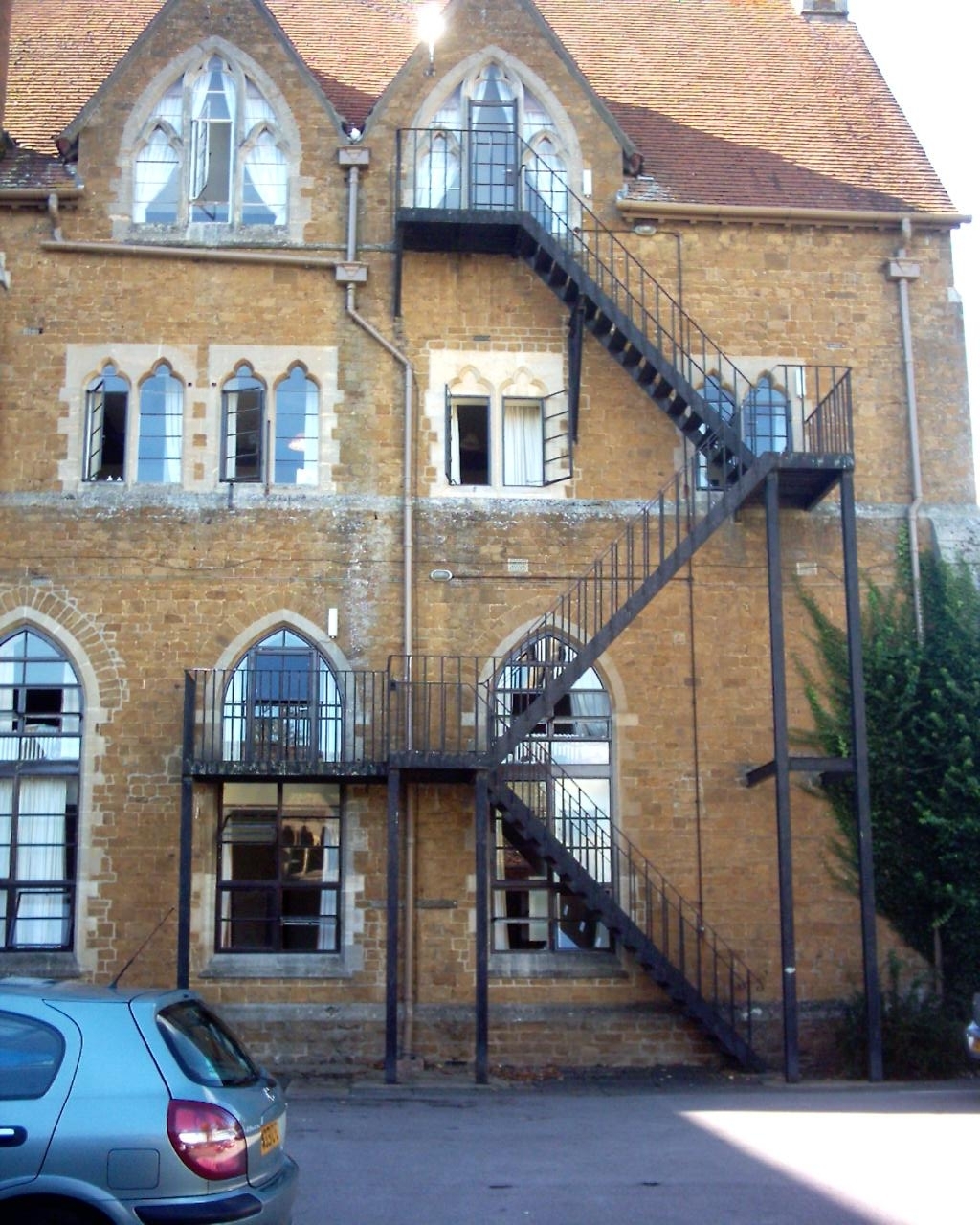 fire-escape-at-bloxham-school-by-tp-steelwork-ltd-09-small